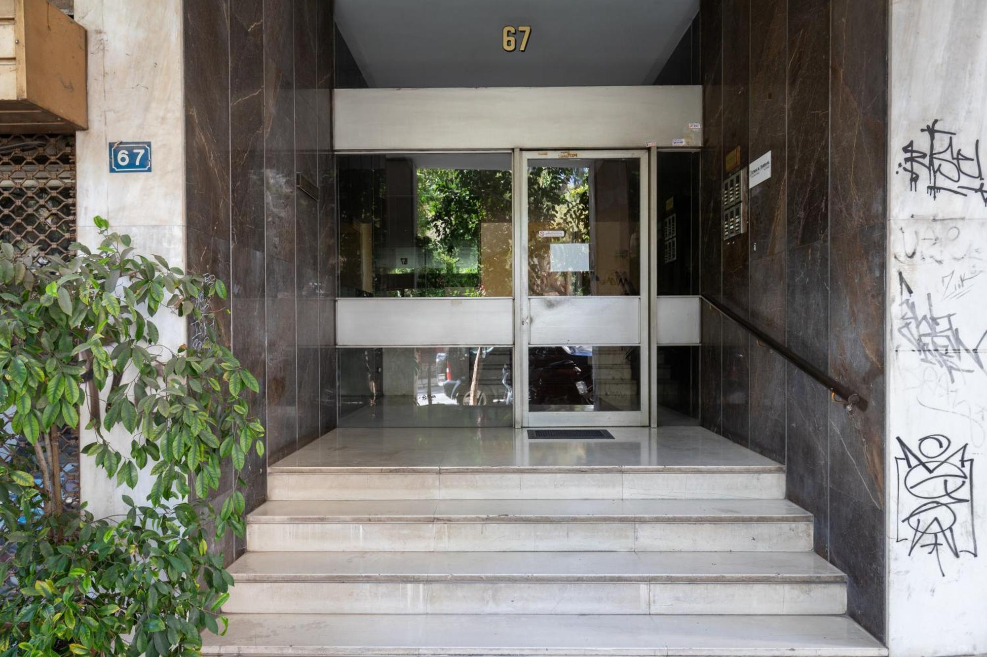 Homely Apt In Neapoli, Exarcheia Athens Luaran gambar